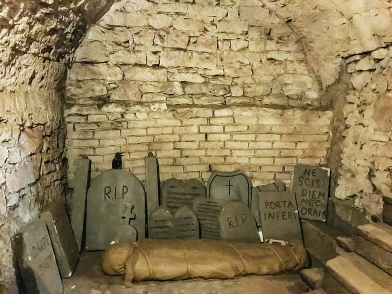Prague: Oldtown, Medieval Underground & Dungeon History Tour - Is $30 good value for 80 minutes?