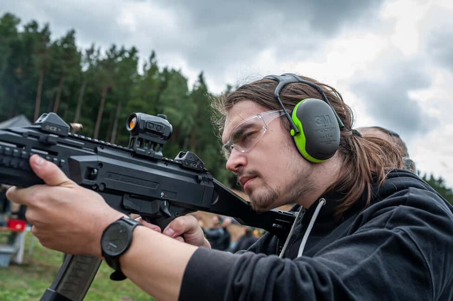 Prague: Outdoor Shooting Experience with up to 10 Guns - Should you book the Prague shooting experience?