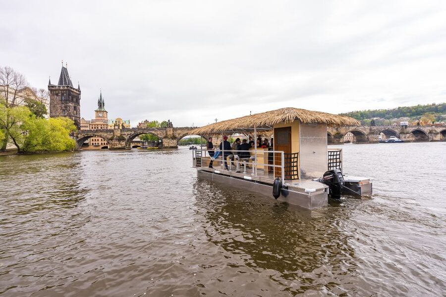 Prague: Party Tiki Boat Sightseeing Cruise with Drinks - Choosing beer, prosecco, or cider