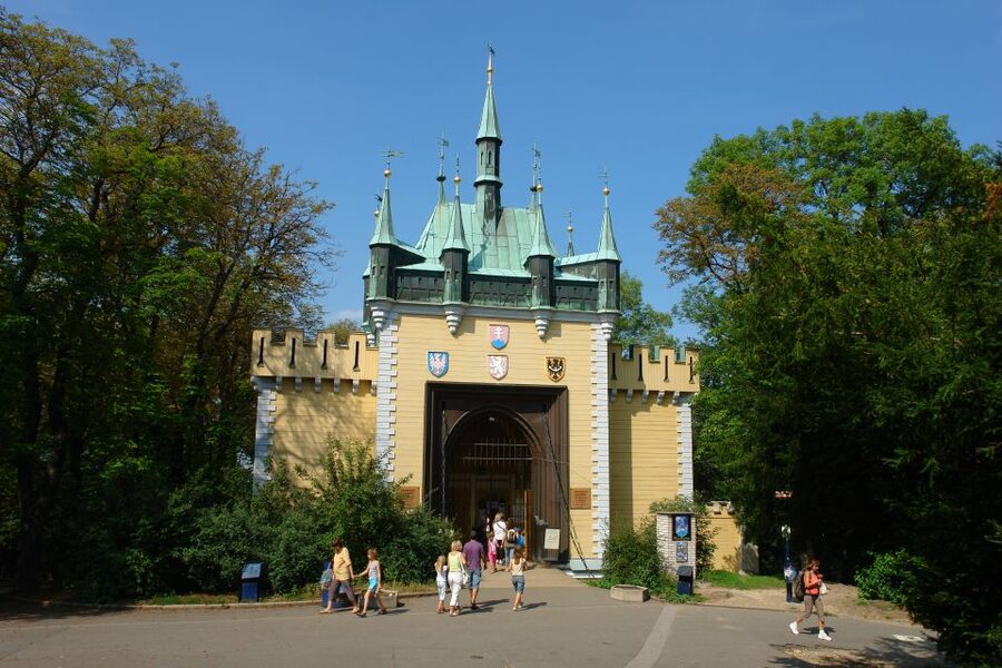 Prague: Petřín Tower and Mirror Maze Entry Ticket - The uphill approach through Petřín Park