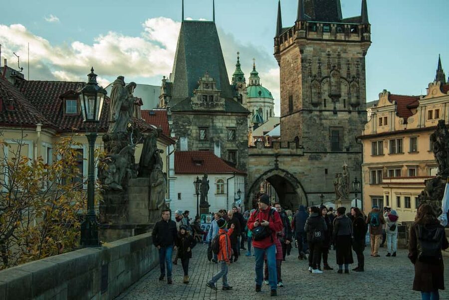 Prague: Prague Castle & Charles Bridge – guided tour in German - Meeting beneath the statue of Charles IV