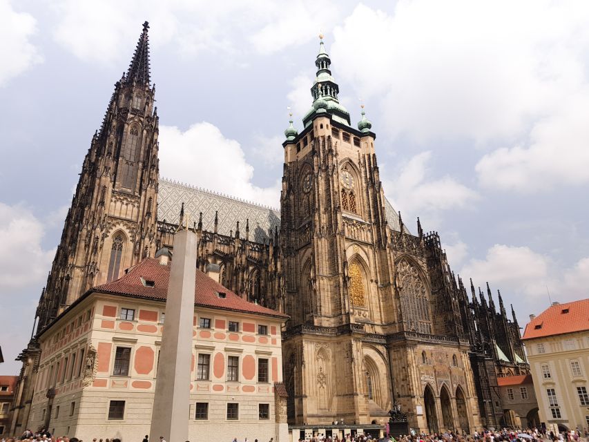 Prague: Prague Castle, Jewish Quarter, Clock Tower Admission - The Jewish Quarter, a serious and concentrated visit