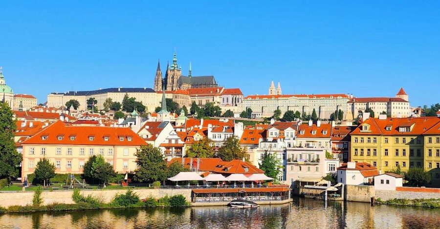 Prague: Prague Castle Private Walking Tour - What the three-hour route leaves for later