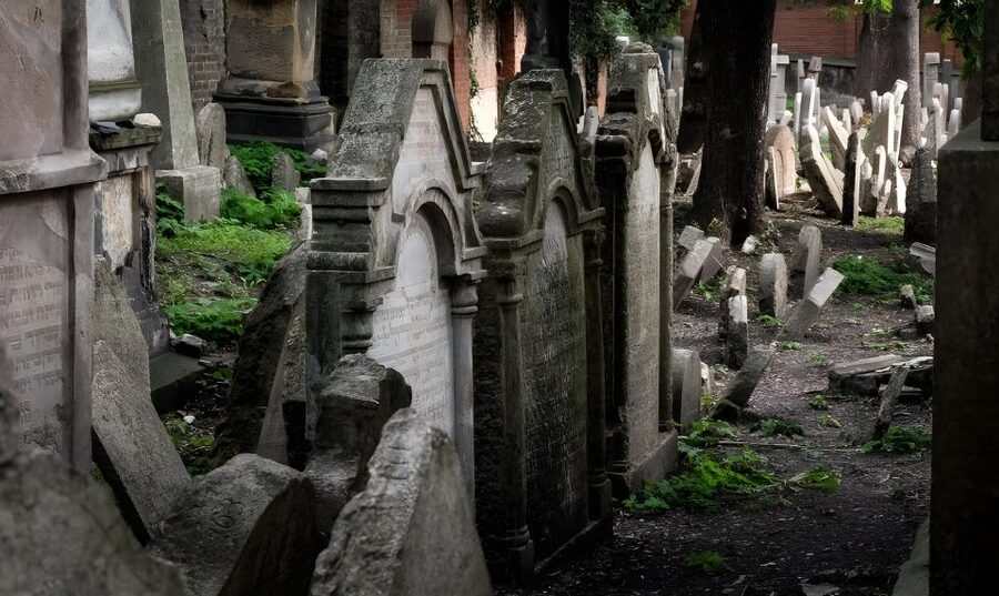 Prague: Prague Synagogues & the Jewish Cemetery Guided Tour - Spanish Synagogue: the grand finale