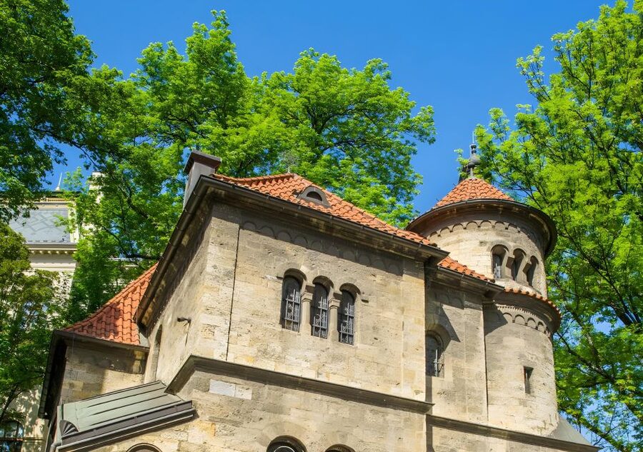 Prague: Prague Synagogues & the Jewish Cemetery Guided Tour - Pinkas Synagogue and the weight of remembrance