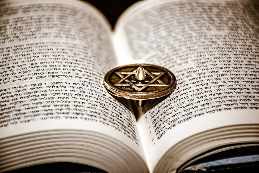 Prague: Prague Synagogues & the Jewish Cemetery Guided Tour - The Ceremonial Hall and the practical side of death