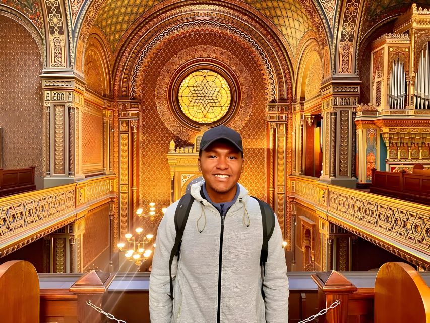 Prague: Prague Synagogues & the Jewish Cemetery Guided Tour - Starting at Old Town Square with an orange and white umbrella