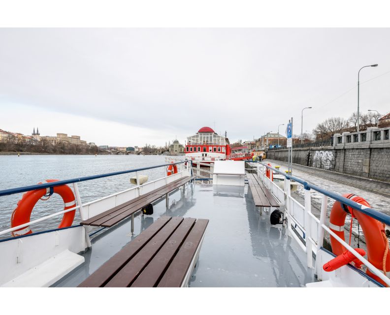 Prague: Private Beer Boat Cruise with Unlimited Beer - Private groups, playlists, and the party atmosphere