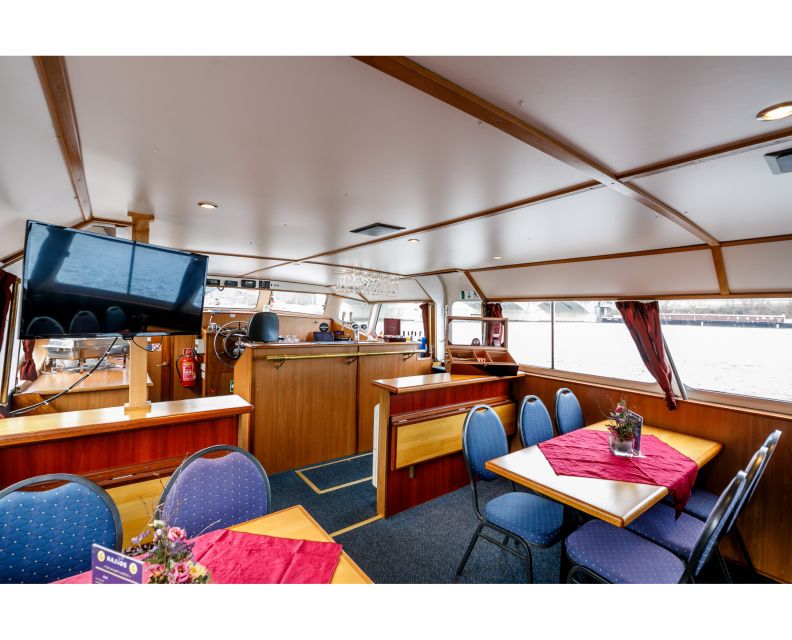 Prague: Private Beer Boat Cruise with Unlimited Beer - Beer, Prosecco, and what is included