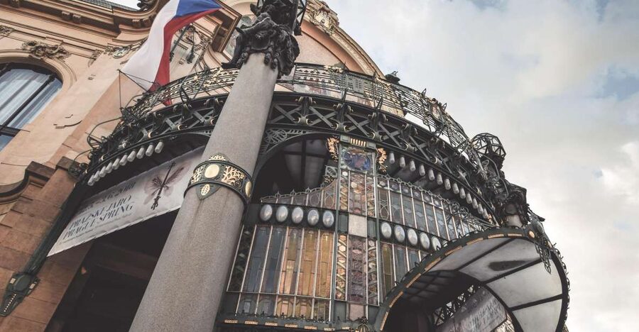 Prague: Private Prague Art Nouveau and Cubism Tour - What the guides add to the experience