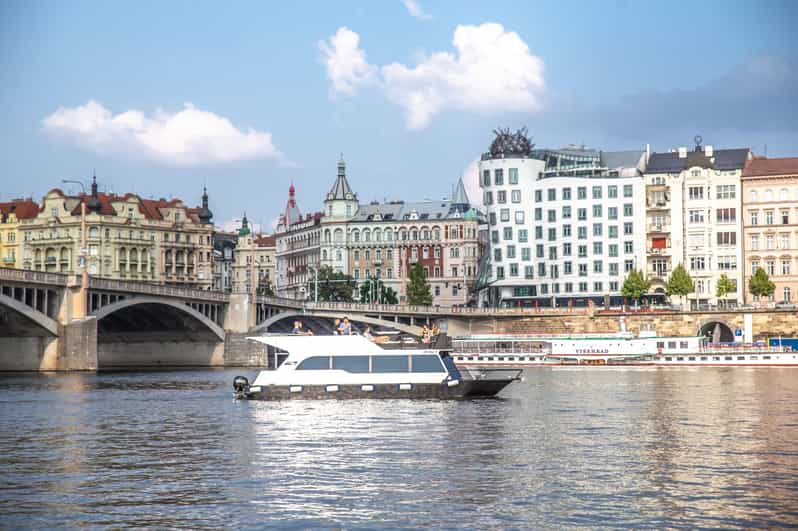 Prague: Private River Cruise with Unlimited Beer or Prosecco - Key points to know before booking