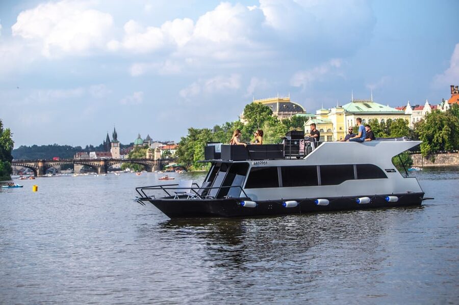 Prague: Private River Cruise with Unlimited Beer or Prosecco - Weather, clothing, and comfort