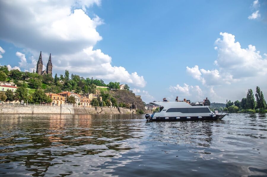 Prague: Private River Cruise with Unlimited Beer or Prosecco - What the $726 group price really means