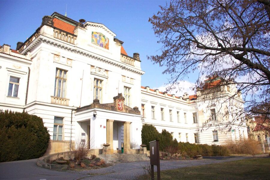 Prague: Psychiatric Hospital and Abandoned Cemetery Tour - Who will appreciate this experience most?