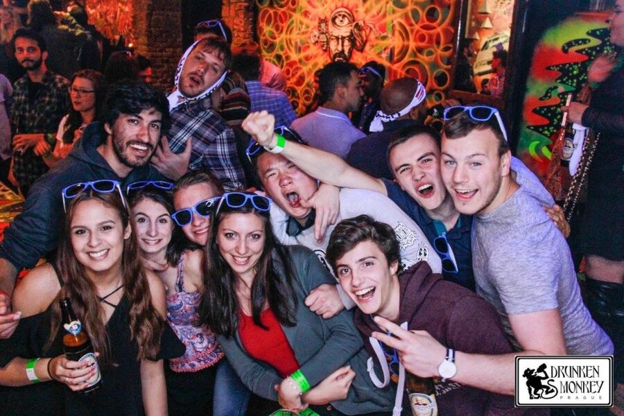 Prague: Pub Crawl with Open Bar and VIP Entry - Choosing between the 8 PM and 10 PM groups