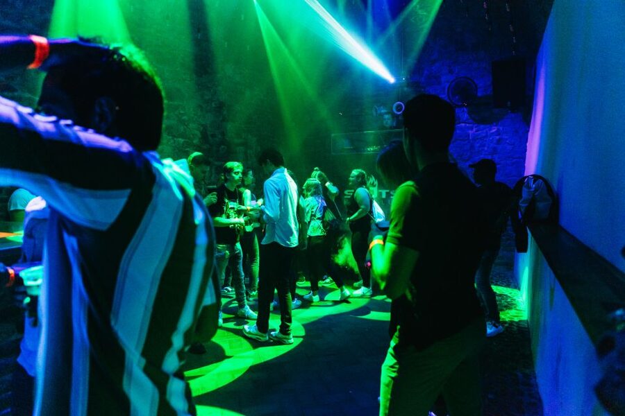 Prague: Pub Crawl with Unlimited Drinks & 5-floor Club Entry - The best fit for solo visitors and social groups