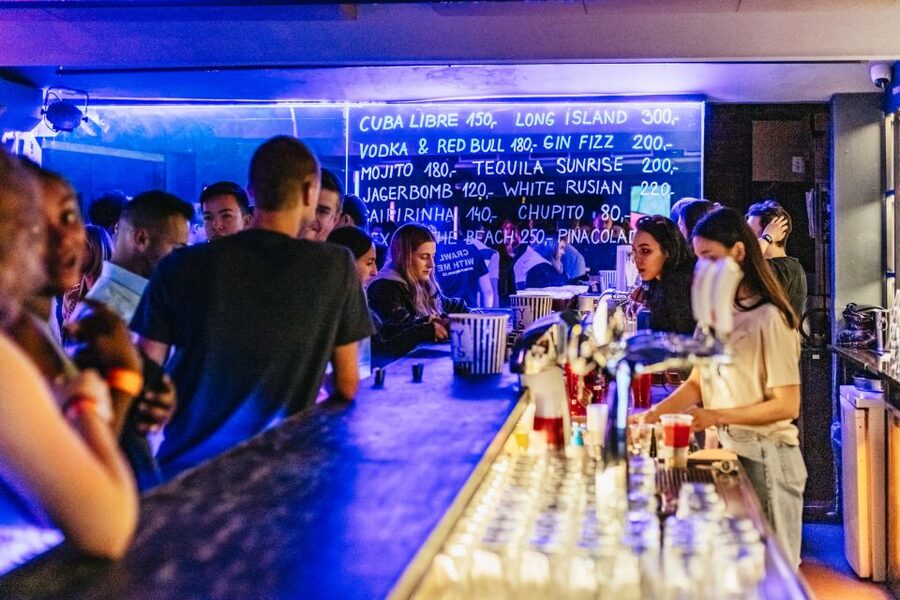 Prague: Pub Crawl with Unlimited Drinks & 5-floor Club Entry - Timing, meeting point, and practical details
