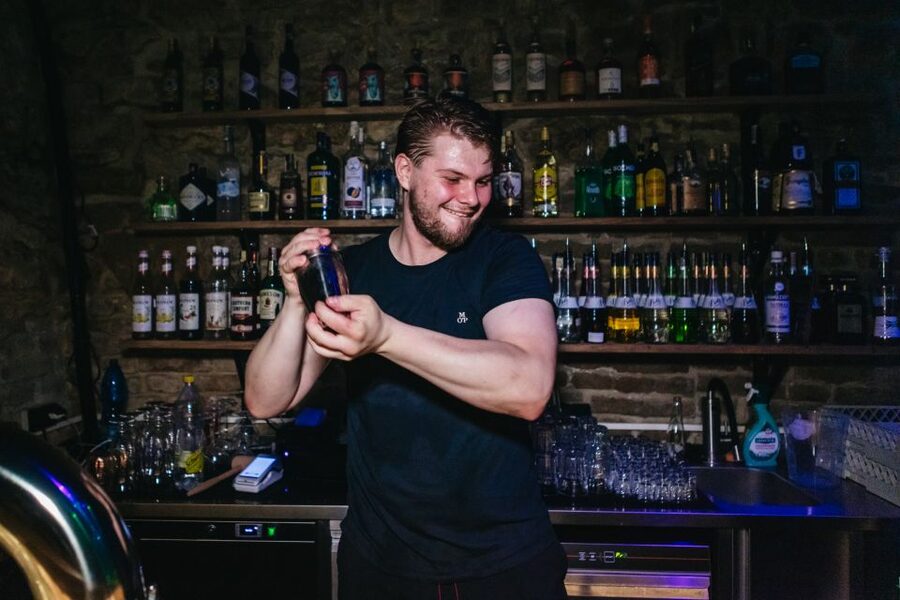 Prague: Pub Crawl with Unlimited Drinks & 5-floor Club Entry - How to make the night go better