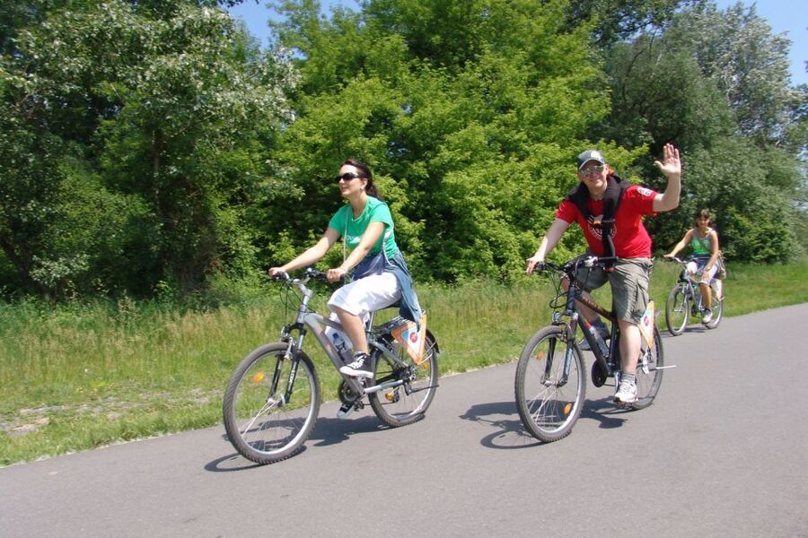 Prague: River & Park Bike Tour to Troja Chateau - Following the Vltava to Troja Chateau