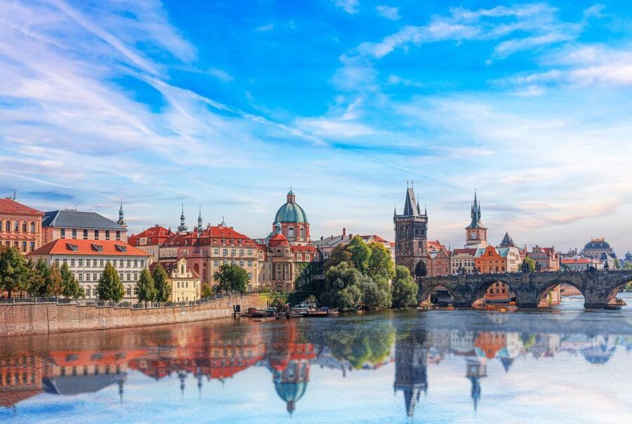Prague Royal Castle, St Vitus, Golden Lane Tour with Tickets - The guide matters more than the script