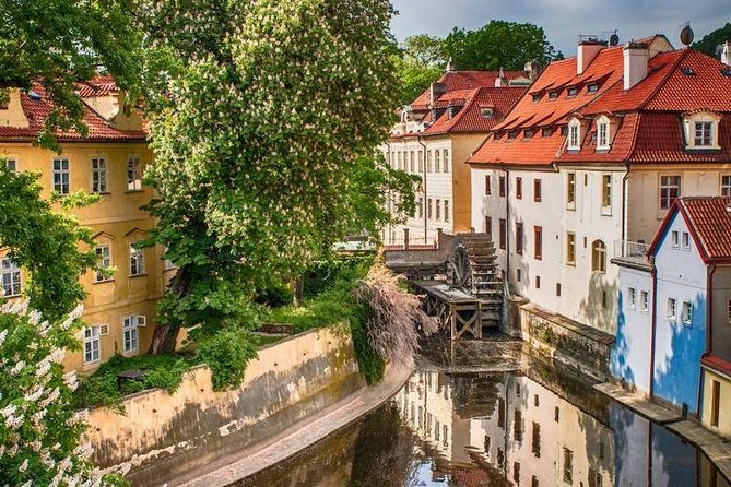 Prague's charming old places tour in Russian language - A Czech beer break at U dvou koček