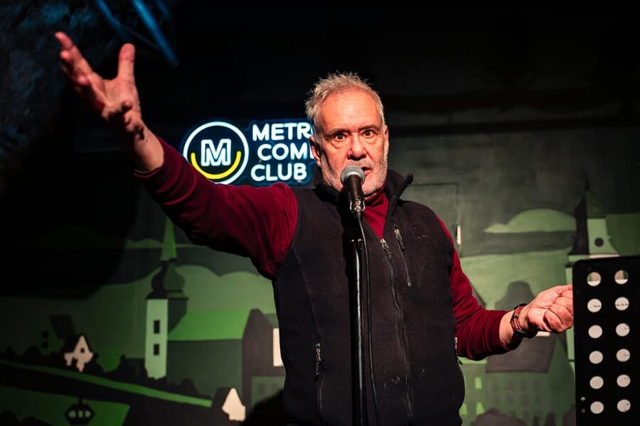 Prague: Saturday Stand-Up Comedy Night in English - Why the English format works in Prague