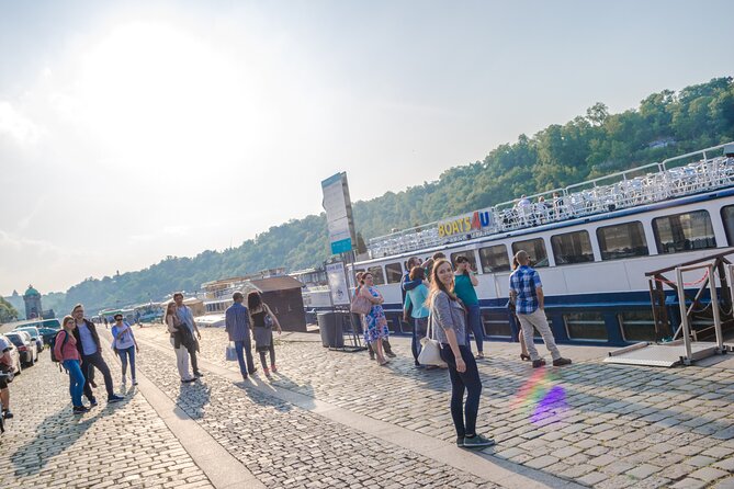 Prague: Sightseeing Boat Cruise with Buffet Dinner - A calm route past Prague’s best-known sights