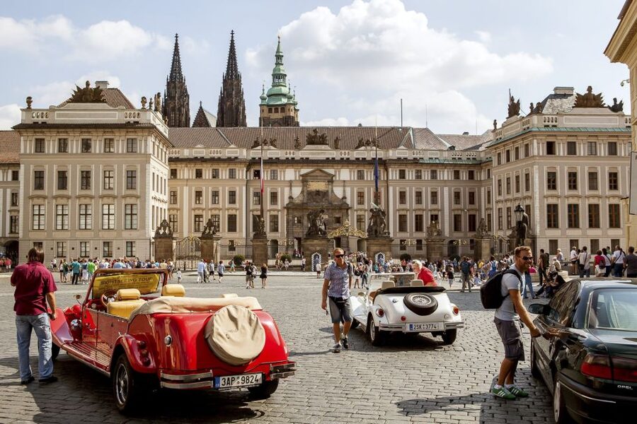 Prague: Skip-the-line Castle Ticket and Optional AudioGuide - Timing your visit around the noon guard ceremony