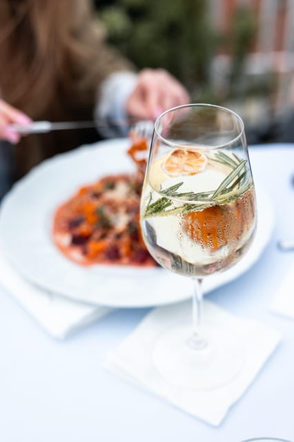 Prague: Sky Bar Aperitivo Menu with Drink & Panoramic Views - Service and pace