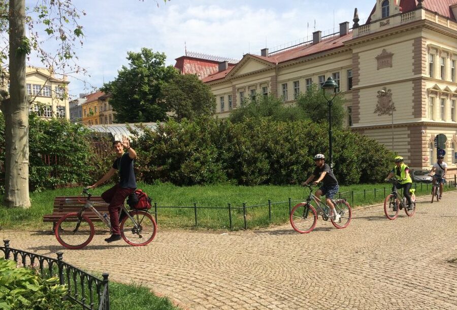 Prague: Stunning Viewpoints, Castle, City & Park E-Bike Tour - Why an e-bike is a smart way to see Prague
