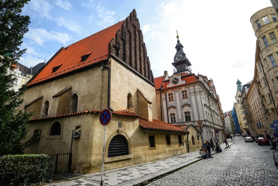 Prague: Synagogues and Jewish Quarter Private Walking Tour - Seeing the four museum synagogues