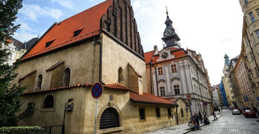 Prague: Synagogues and Jewish Quarter Private Walking Tour - Why the Old-New Synagogue belongs on your list