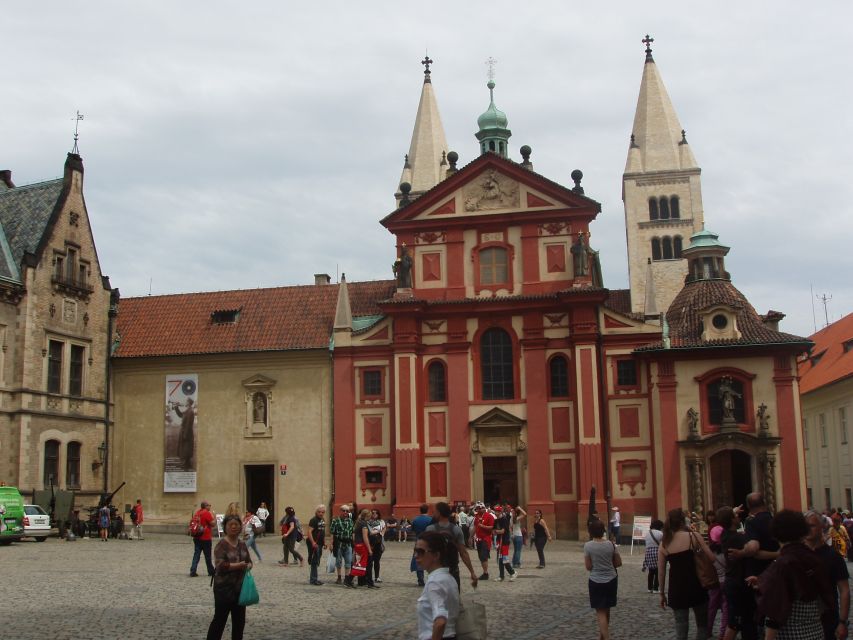 Prague: Tailored Sightseeing Tour in French - Medieval monuments without the rush of public transit