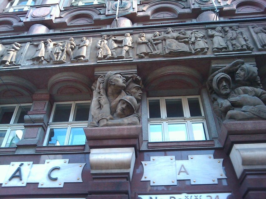 Prague: Tailored Sightseeing Tour in French - The Jewish Quarter and its difficult past