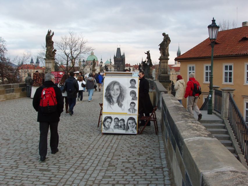 Prague: Tailored Sightseeing Tour in French - Why the private-group price can work well