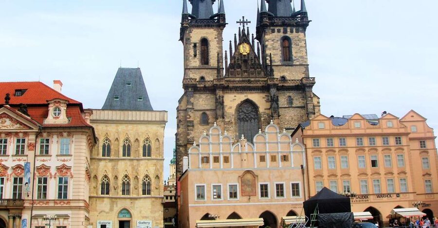 Prague: Tailored Sightseeing Tour in French - What the guide’s style adds