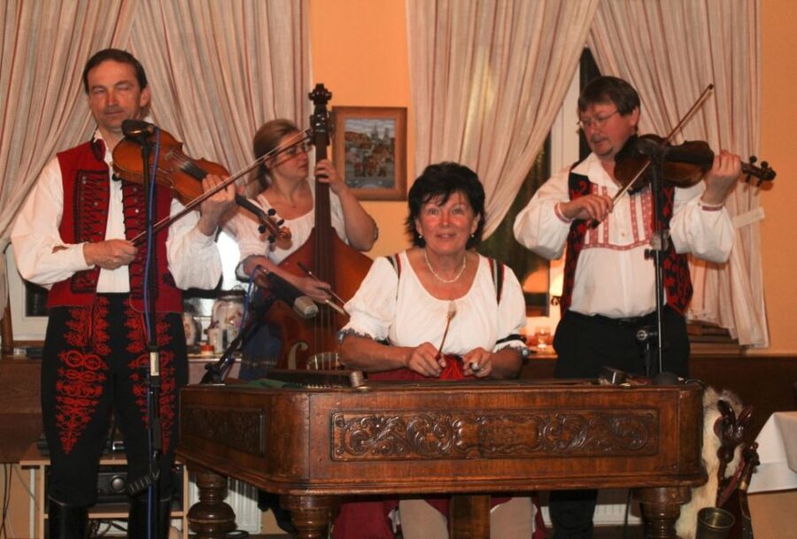 Prague: Traditional Folklore Evening with Dinner & Music - Key points at a glance