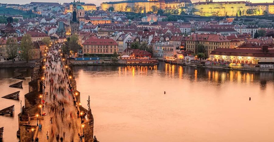 Prague : Visite insolite avec un guide journaliste français - The National Theatre and the meaning of public culture