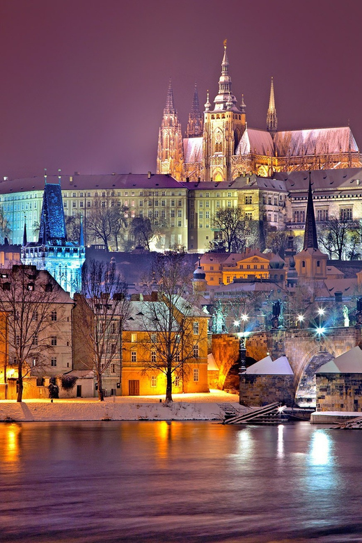 Prague : Visite insolite avec un guide journaliste français - Passageways and the Adria Palace