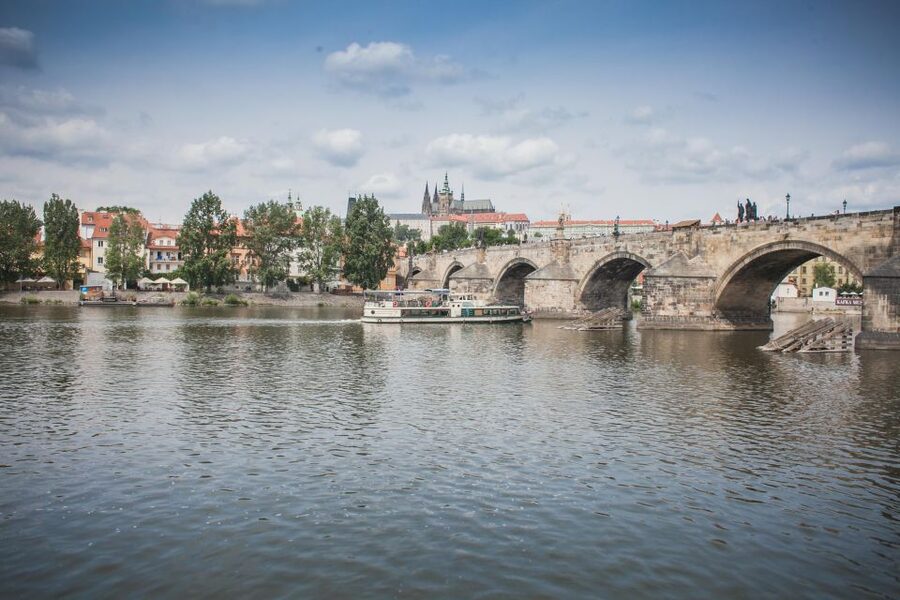 Prague: Vltava River Evening Dinner Cruise - The atmosphere, and the risk of a less polished evening