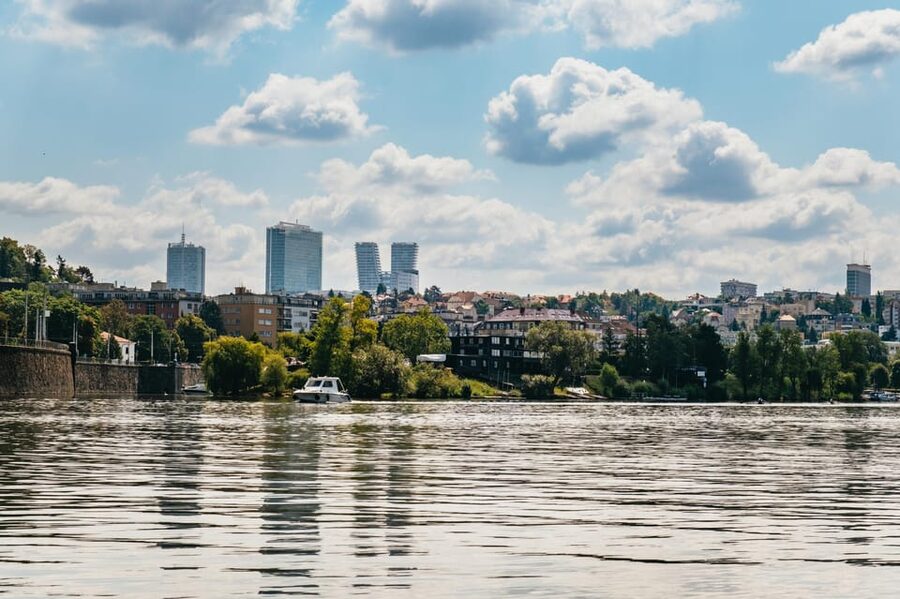 Prague: Vltava River Guided Canoeing Tour - Learning to handle the canoe