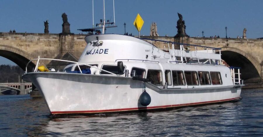 Prague: Vltava River Private Boat Party with Drinks - Key points to know before booking