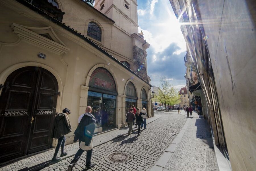 Prague: World War 2 and Operation Anthropoid Walking Tour - What the guides add to the experience