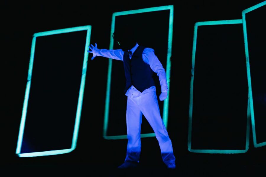Prague: WOW Show Black Light Theater - My take on the show’s strongest qualities
