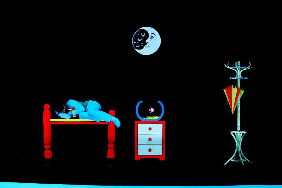 Prague: WOW Show Black Light Theater - What happens when the black light theater begins