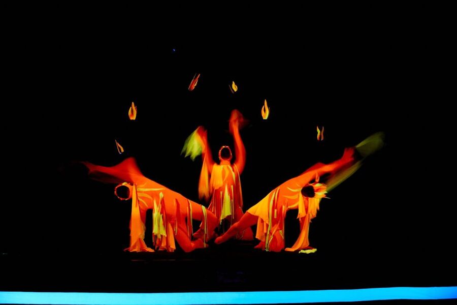 Prague: WOW Show Black Light Theater - Who should book the WOW Show