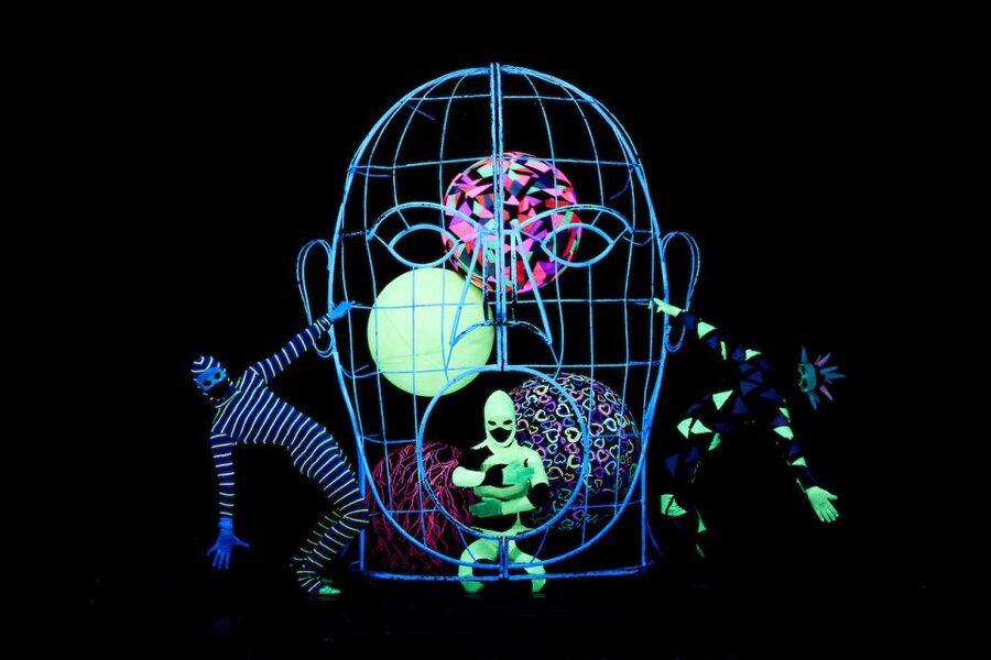 Prague: WOW Show Black Light Theater - UV color, floating bodies, and glowing props