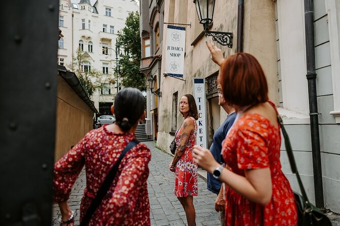 PRIVATE: 3h Stories of Prague Jewish Quarter Tour, drink included - Old Jewish Cemetery and the Weight of Crowded Stones