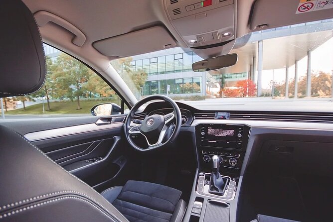 Private ARRIVAL Transfer by LIMOUSINE 3+1pax - Small extras that make arrival easier