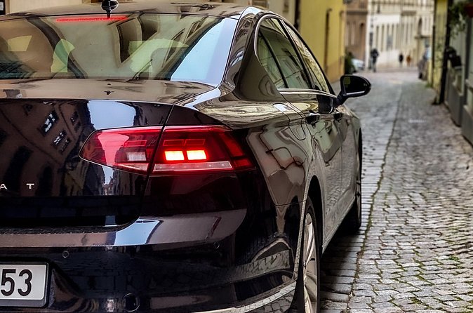 Private ARRIVAL Transfer by LIMOUSINE 3+1pax - How the $50.46 price works for your group